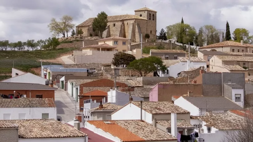 Iglesia de Nuestra Señora de la Asunción y casas de Belmontejo
